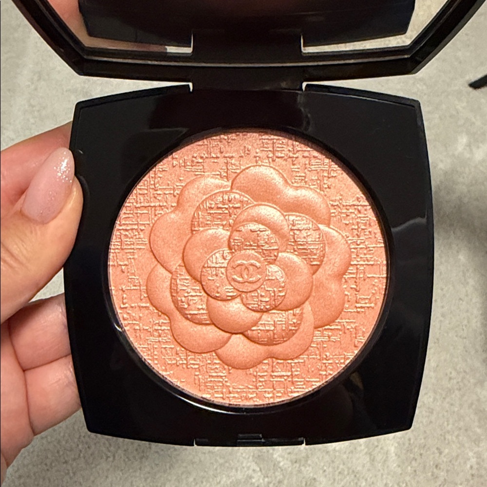 Chanel Oversize Illuminating Face Powder - Precious Coral